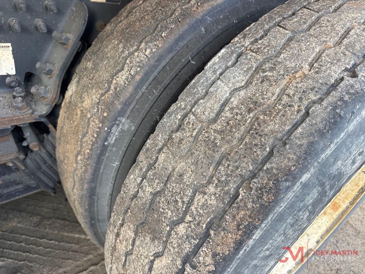 2013-kenworth-t800-image-17