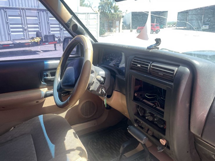 #152-•-2000-jeep-4x4-(has-tx-rebuilt-salvage-title)-image-74