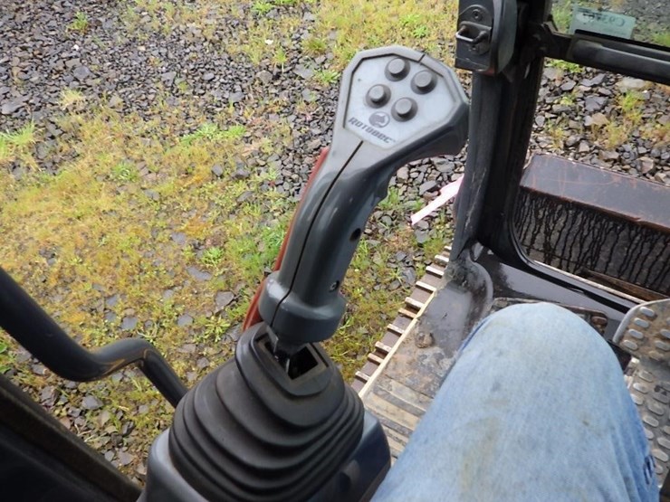deere-135g-image-35