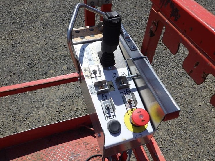 2014-skyjack-sj6832rt-image-12