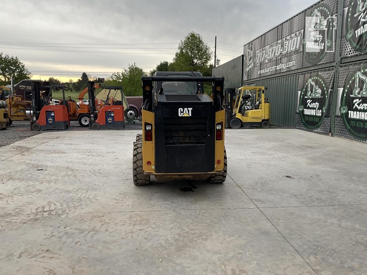 2014-caterpillar-242d-image-3