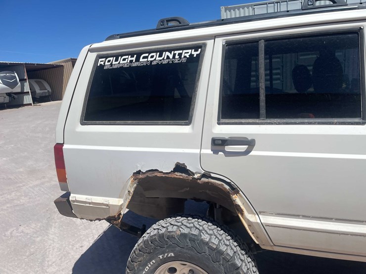 #152-•-2000-jeep-4x4-(has-tx-rebuilt-salvage-title)-image-31