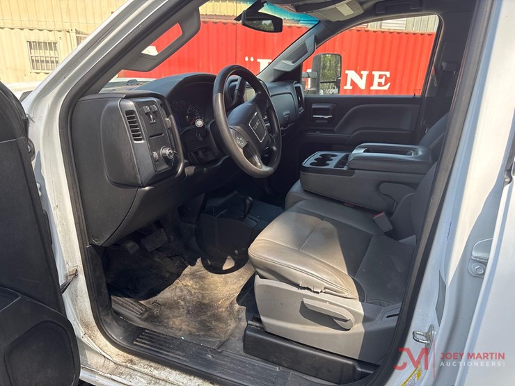 2018-gmc-3500-image-16