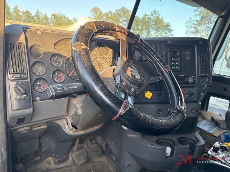 2017-mack-gu713-grantie-tri-axle-dump-truck-image-25