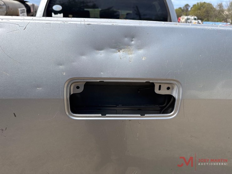 2011-toyota-tundra-sr5-image-15