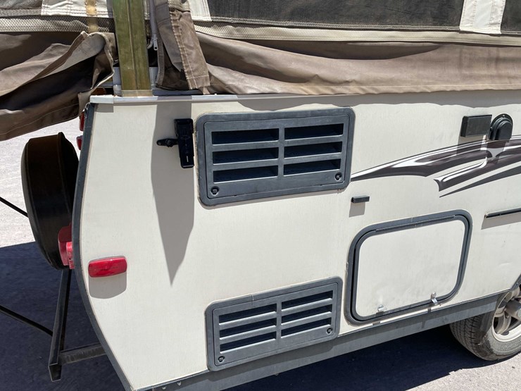 #171-•-2015-rockwood-hw-camper-(has-tx-title)-image-25