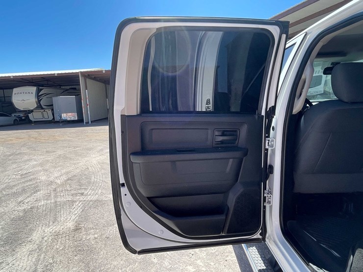 2016-dodge-2500-image-54