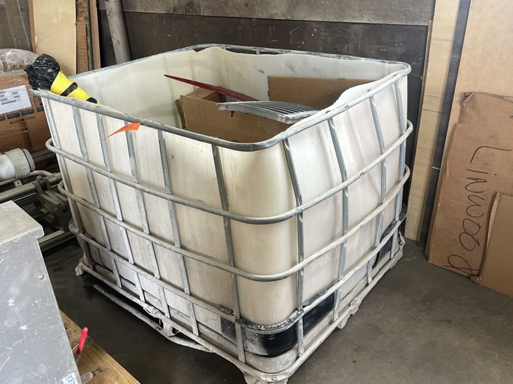#2543-•-tote-of-car-parts-(g)-image-1