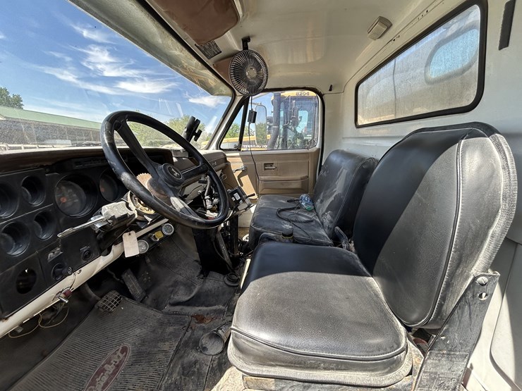 chevy-top-kick-spreader-truck-image-16