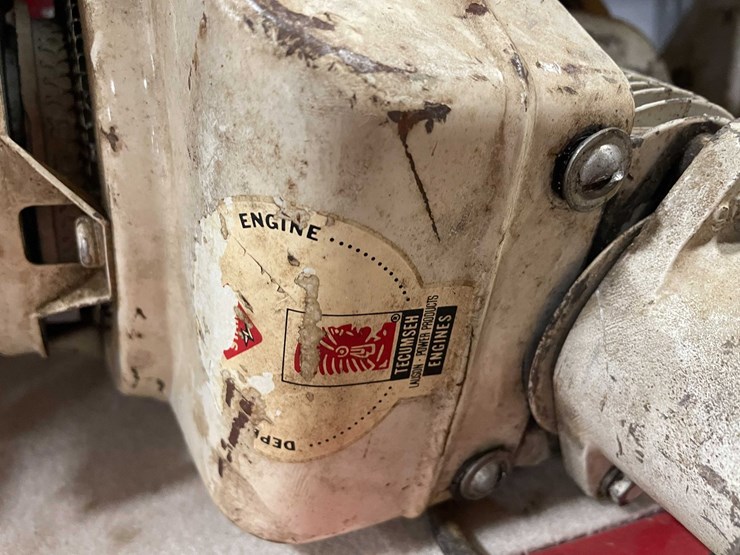 #2585-•-(2)-vintage-chainsaws-and-ice-auger-motor-(cw)-image-16