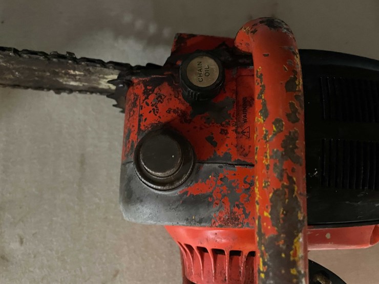 #2585-•-(2)-vintage-chainsaws-and-ice-auger-motor-(cw)-image-6