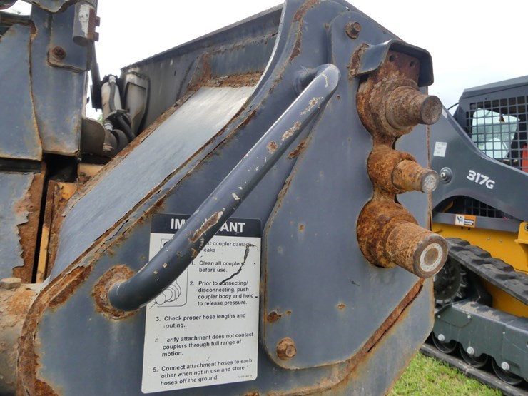 deere-332g-image-11