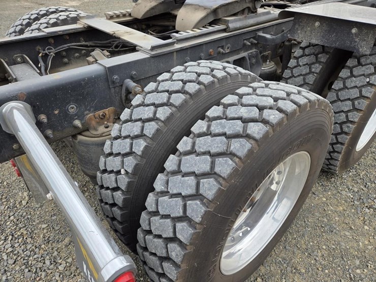 2012-kenworth-t800-image-53