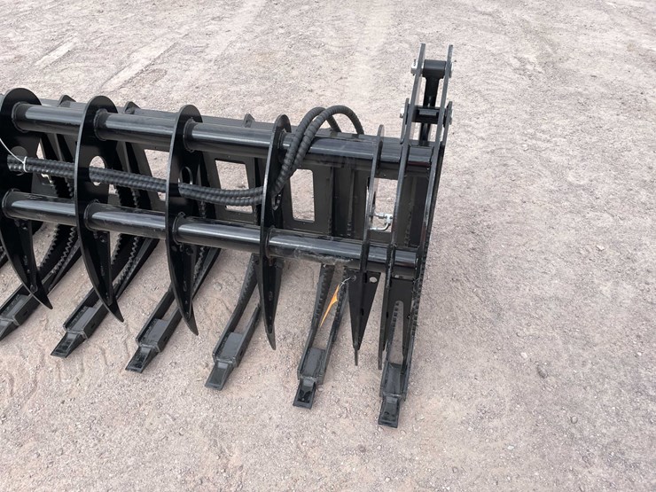 #3118-•-unused-2026-skid-steer-curved-log-grabber-image-1