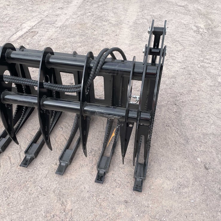 #3118 • Unused 2026 Skid Steer Curved Log Grabber