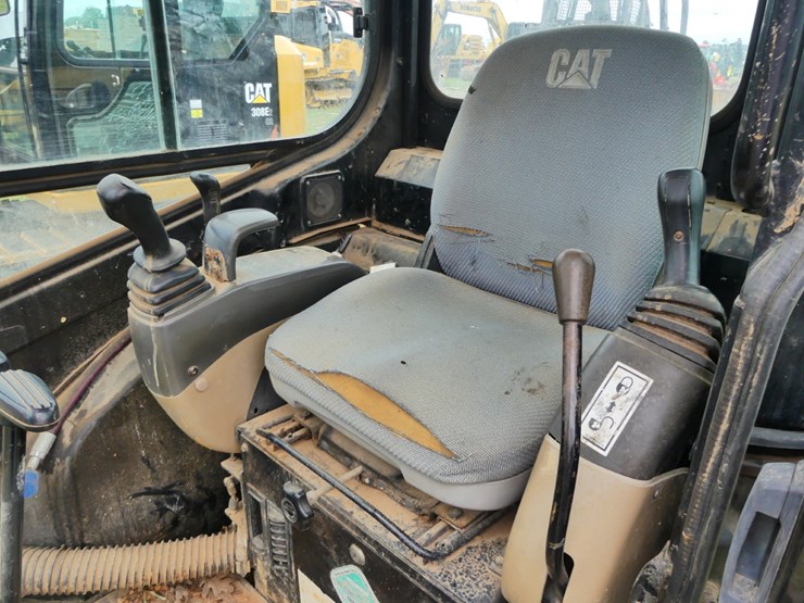 2005-caterpillar-303-image-11