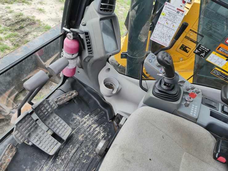 deere-135g-image-15