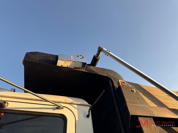 2007-mack-gv713-grantie-tri-axle-dump-truck-image-7