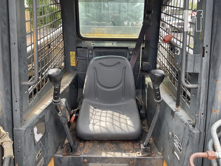 2005-new-holland-ls190-image-12