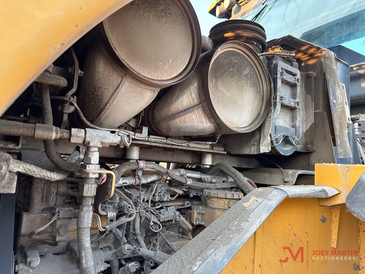 2015-caterpillar-972k-image-13