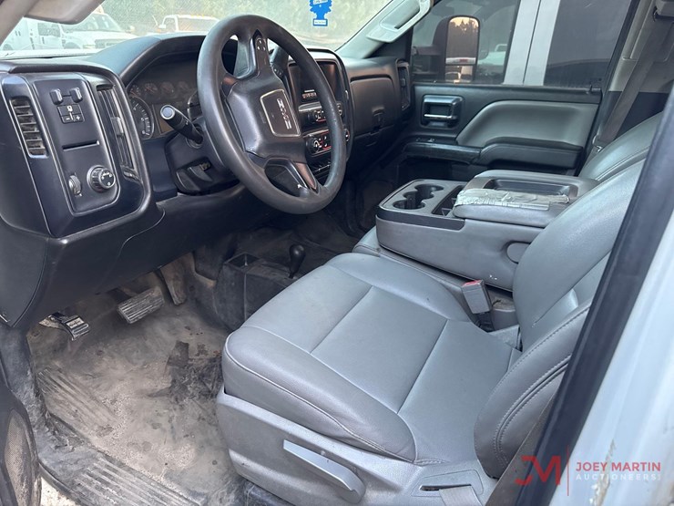 2015-gmc-2500-image-14