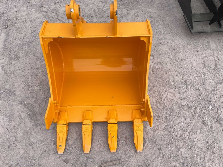 2026-caterpillar-305-image-10