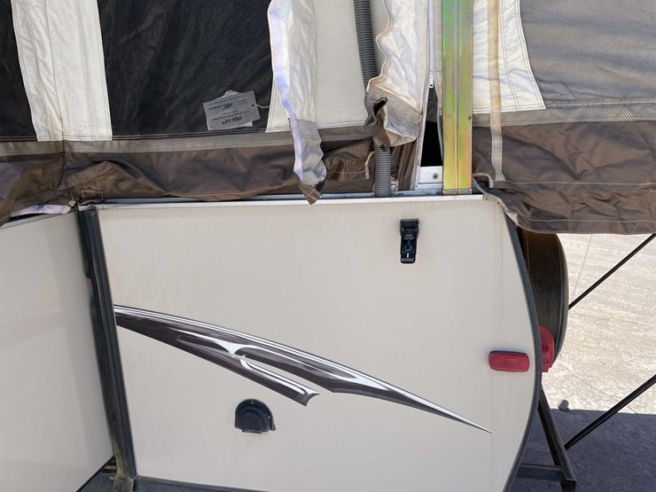 #171-•-2015-rockwood-hw-camper-(has-tx-title)-image-16