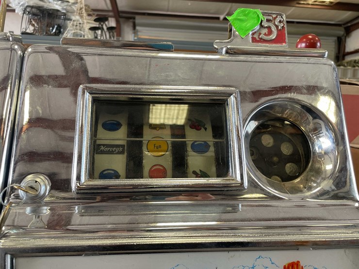 #250-•-nickel-slot-machine-and-table-image-6