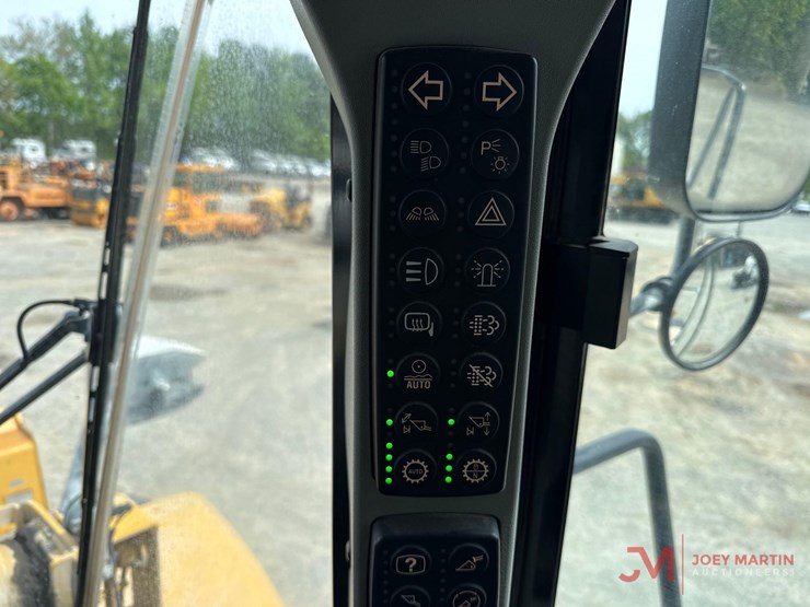 2013-caterpillar-950k-image-35