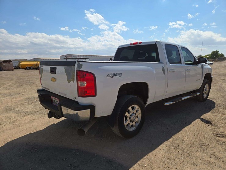 2011-chevrolet-silverado-2500-image-3