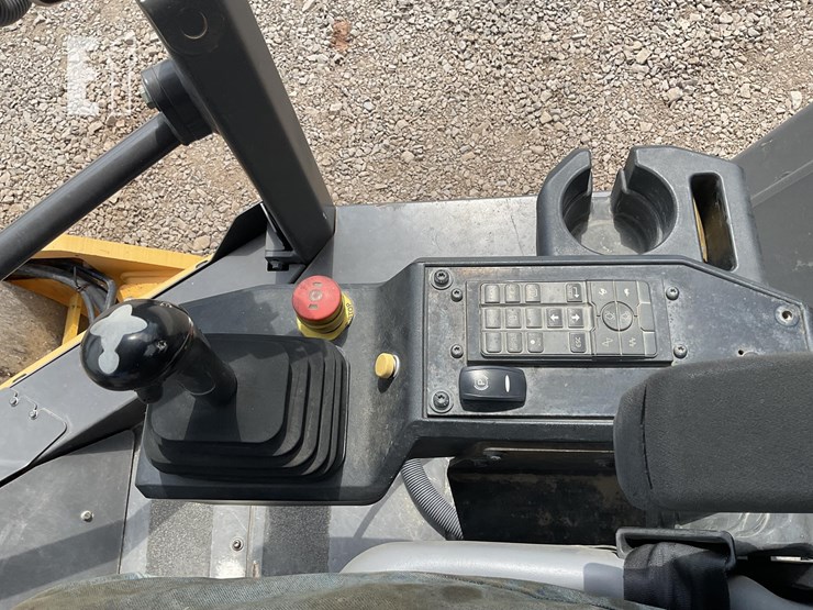 2018-volvo-sd75b-image-11