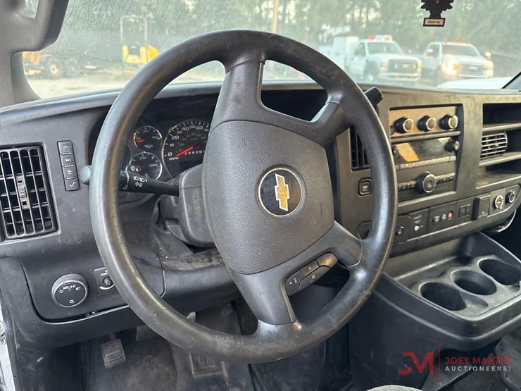 2020-chevrolet-3500-image-13