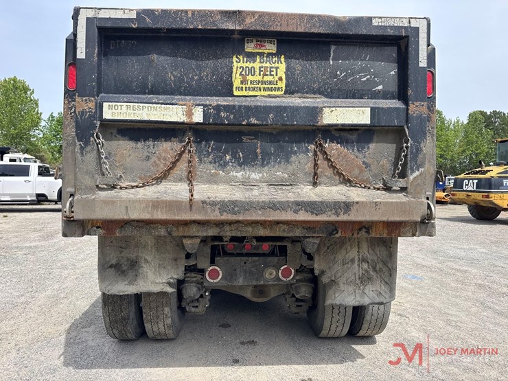 2014-mack-granite-gu713-image-16