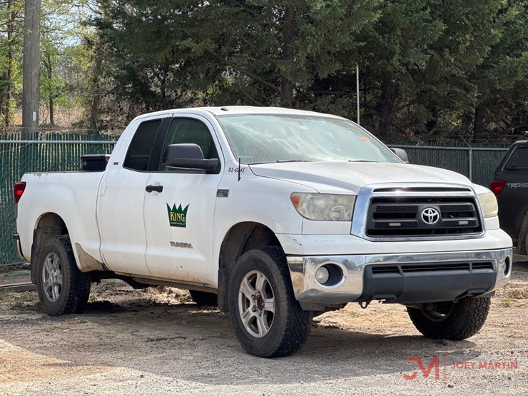 2010-toyota-tundra-sr5-image-1