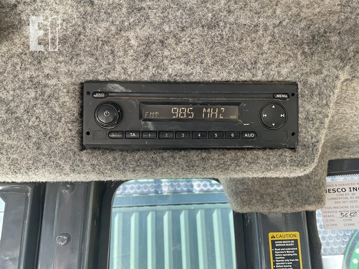 2015-deere-310sl-image-16