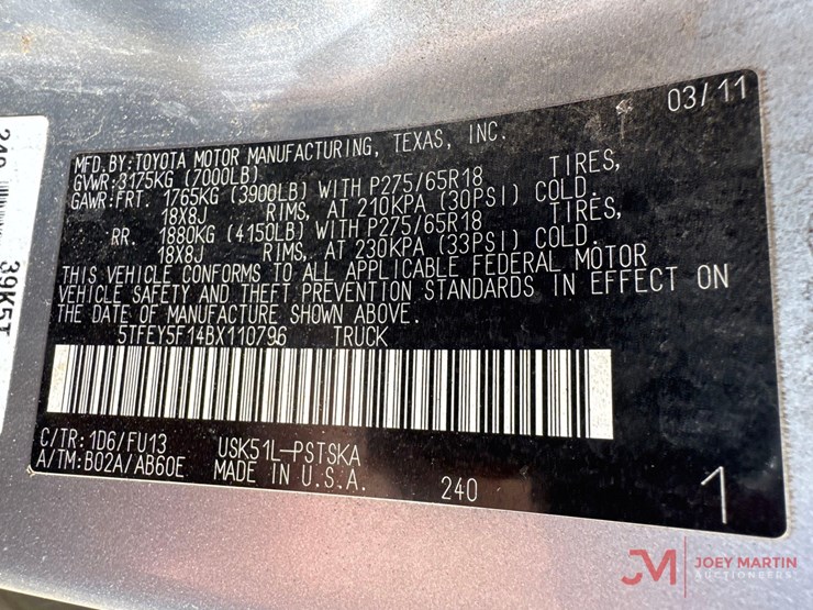2011-toyota-tundra-sr5-image-40