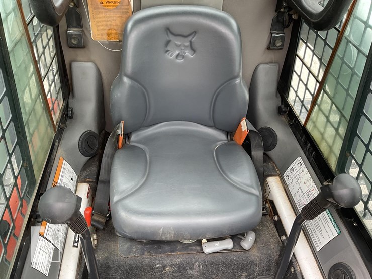 2010-bobcat-t300-image-14
