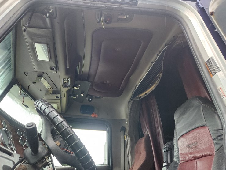 2007-peterbilt-379-image-32