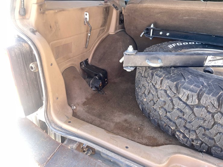 #152-•-2000-jeep-4x4-(has-tx-rebuilt-salvage-title)-image-46