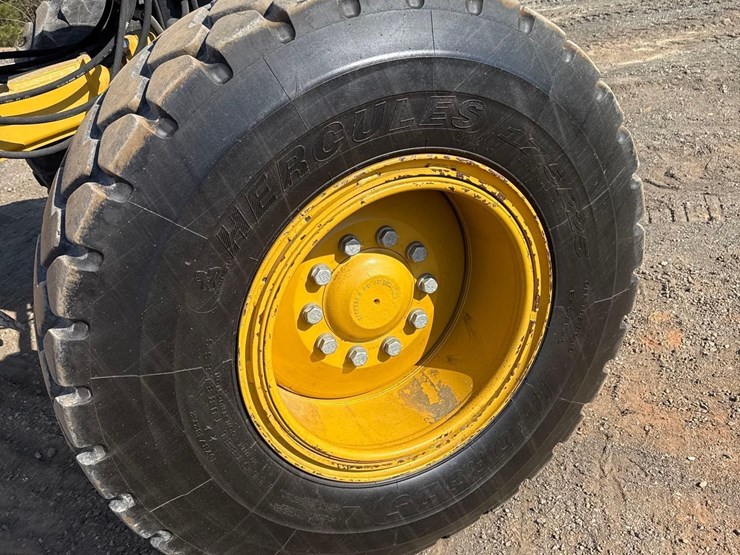 2019-caterpillar-120-image-22