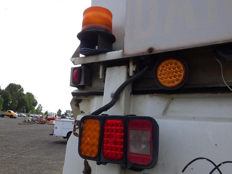2003-freightliner-fc70-image-12