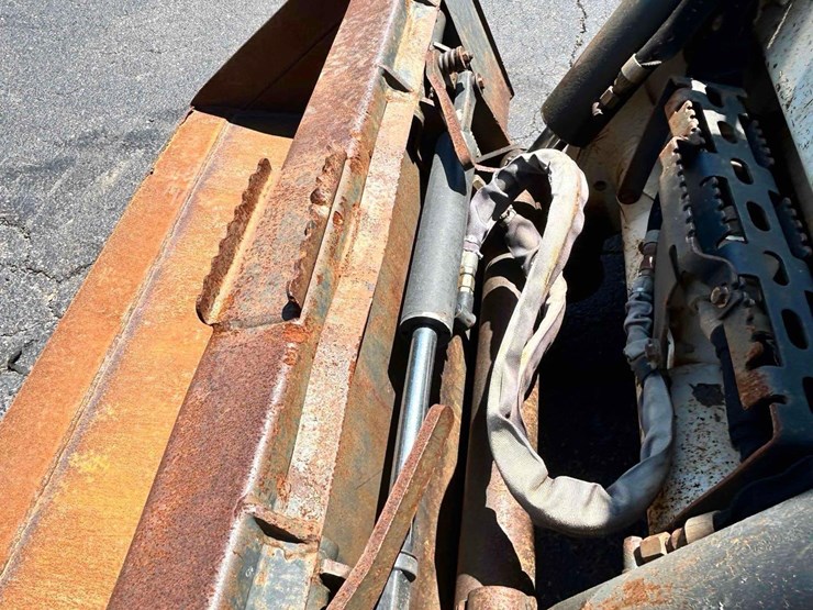 2019-bobcat-t590-image-8