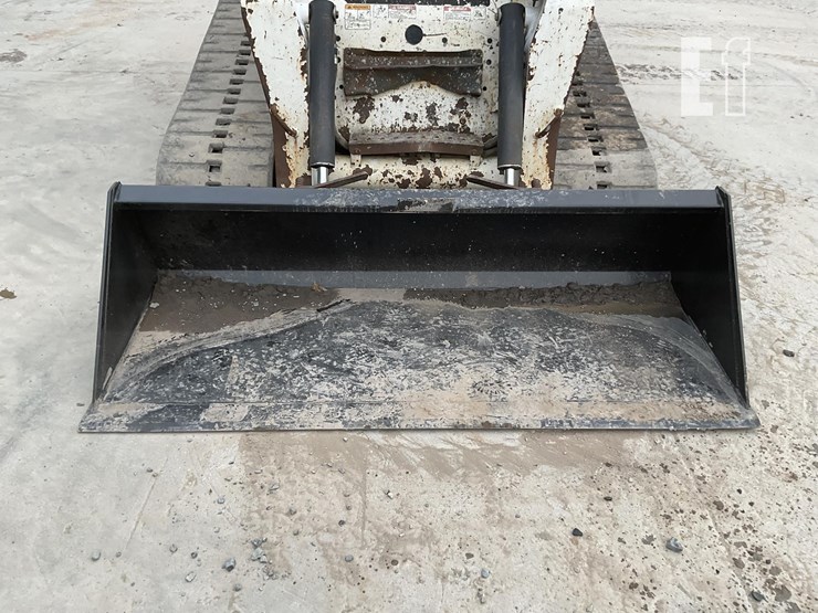 2004-bobcat-t300-image-11