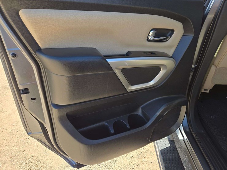 2017-nissan-titan-image-9