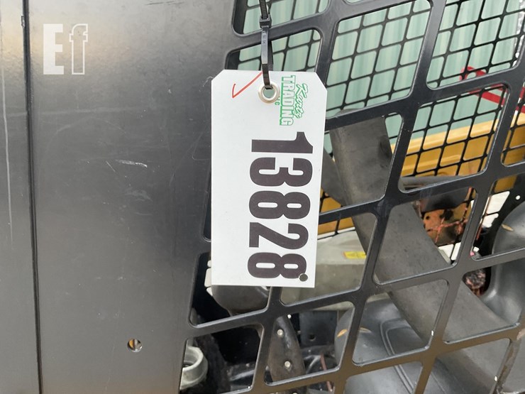 2014-caterpillar-242d-image-18