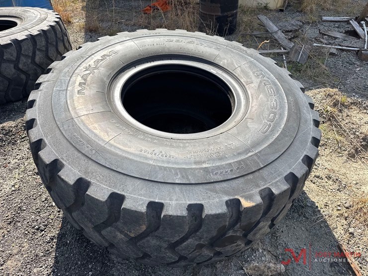 (1)-23.5r25-loader-tire-image-1