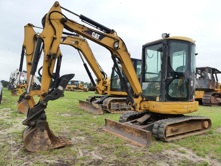 2005-caterpillar-303-image-1