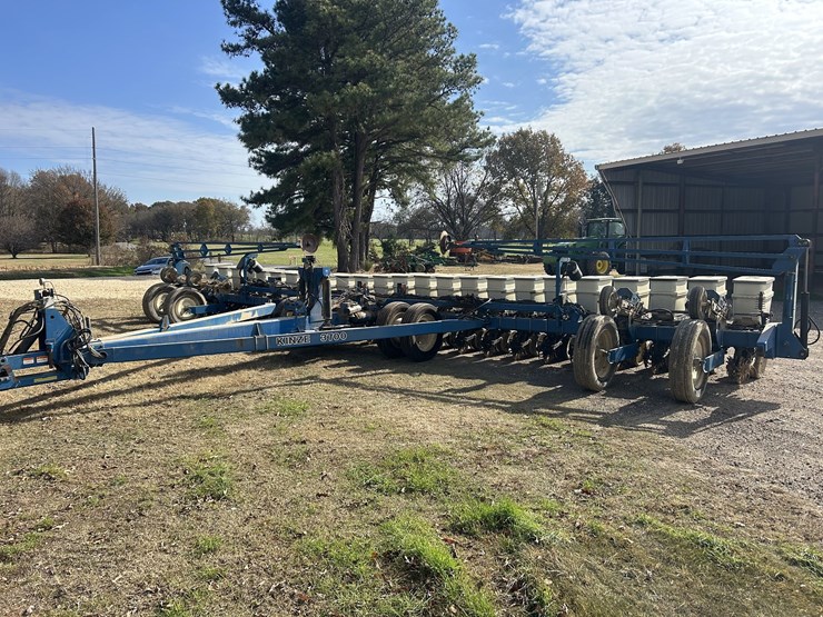 kinze-3700-image-1