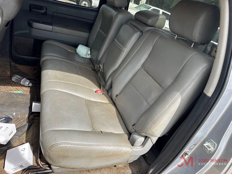 2011-toyota-tundra-sr5-image-27