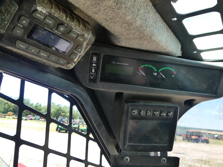 2022-deere-333g-image-16